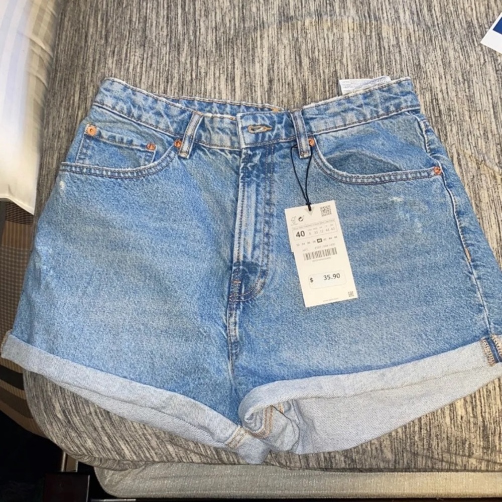 Zara 90's shorts